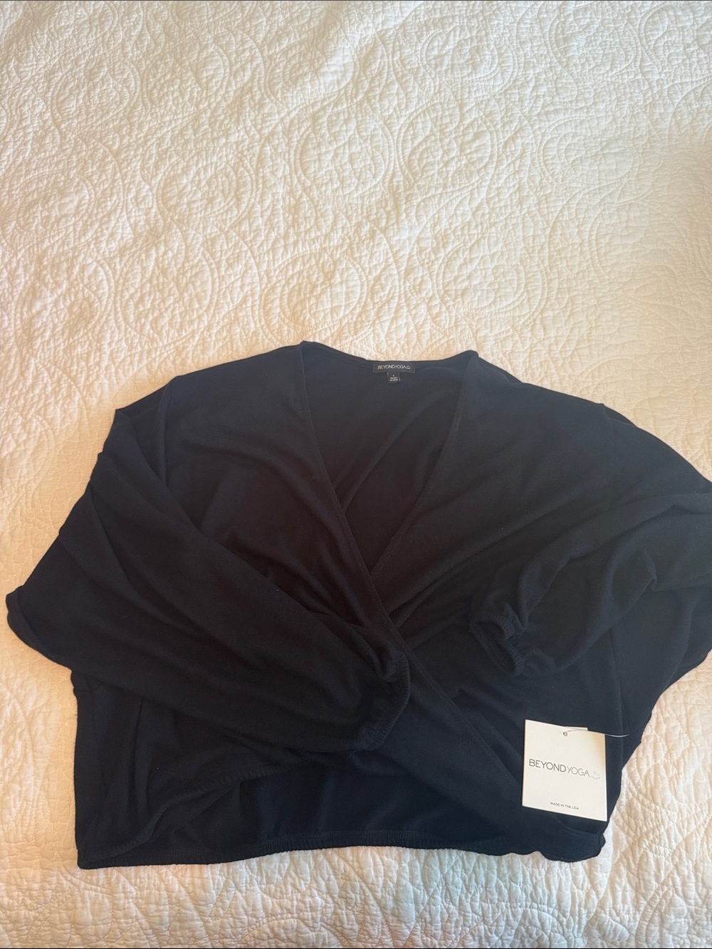 Beyond Yoga Black Wrap-Style women’s Pullover